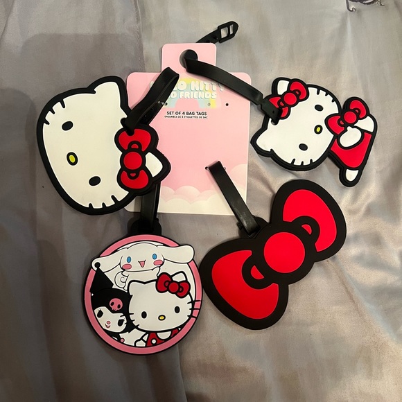 Hello Kitty Luggage Tags - Set of 4 - Picture 2 of 3